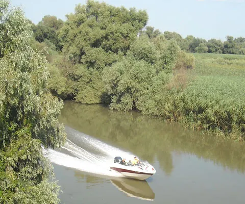 Doi adolescenţi din judeţul Tulcea au murit în urma unui accident naval