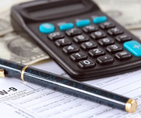 Guvernul a decis reducerea sau desfiinţarea a 179 de taxe şi tarife
