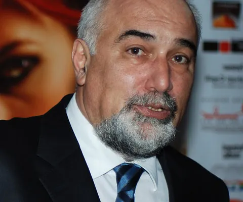 Varujan Vosganian: Acest guvern habar n-are pe ce lume este