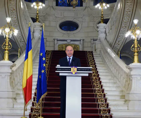Băsescu propune UDMR autonomie culturală şi avertizează că mai multă autonomie excede Constituţiei