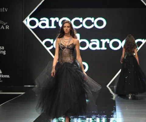 Bucharest Fashion Week a debutat cu colecţia de primăvară-vară a creatorului italian Rocco Barocco - GALERIE FOTO