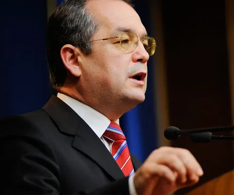 Guvernul a îngheţat salariile tuturor bugetarilor până la sfârşitul lui 2009