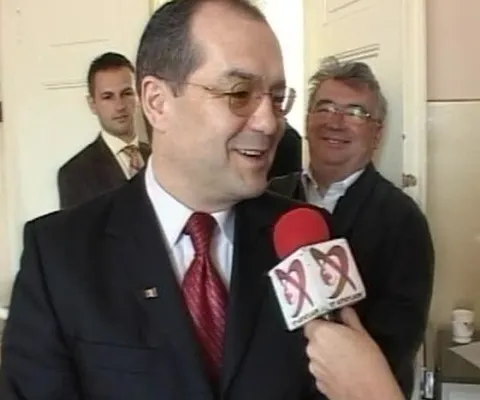 Boc spune că vor fi plătite toate pensiile şi salariile, inclusiv cele mărite în 2008