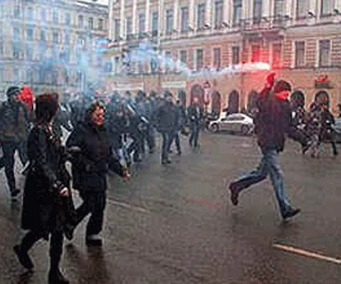 1 Mai, marcat de arestări la Sankt Petersburg şi manifestaţii la Moscova