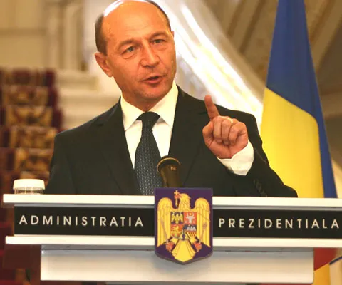 Băsescu spune că a sesizat CCR în legătură cu justiţia fiindcă Parlamentul şi Guvernul nu au făcut-o