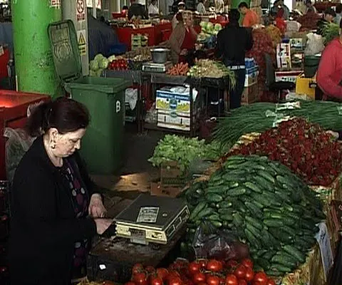 Importurile scumpesc alimentele de pe piaţa românească cu 20%