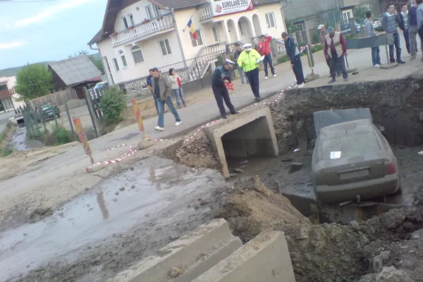 Accident, o maşină a ajuns în şanţ