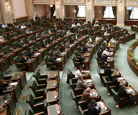 Parlamentarii, magistraţii şi militarii vor primi indemnizaţii speciale, pe lângă pensii