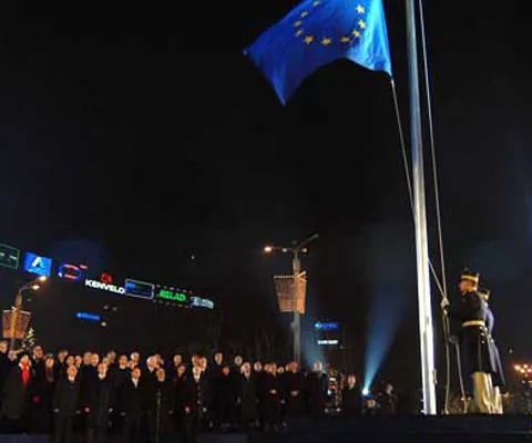 Restricţii în zona Arcului de Triumf, pe 8 mai, cu ocazia arborării drapelului Uniunii Europene