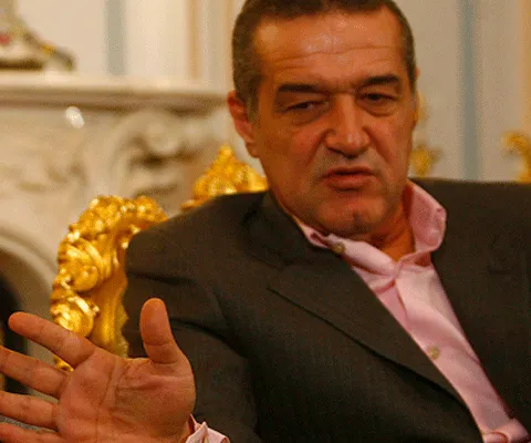Maşina lui Becali, implicată într-un accident rutier la Iaşi