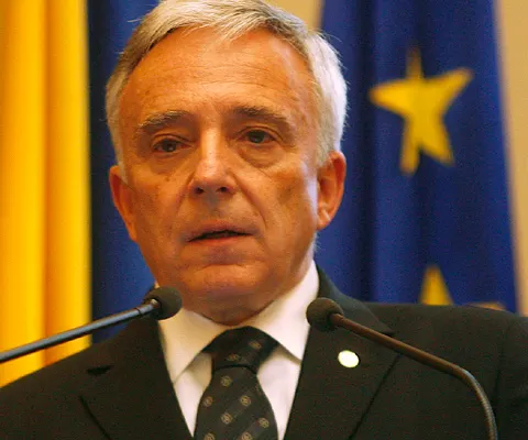 Salariul guvernatorului BNR nu poate fi cel mai mare salariu din sistemul public, nefiind plătit de la buget