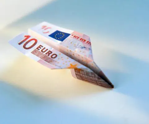 Sute de bancnote împrăştiate pe autostradă au încurcat circulaţia în Germania