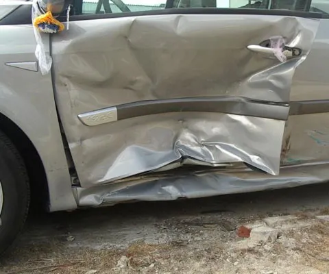 Cum poţi să iei bani dacă maşina ta este implicată într-un accident cu autor necunoscut în UE