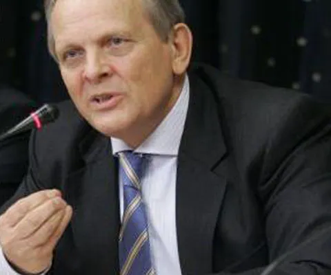 Stolojan: Coaliţia funcţionează admirabil, ambele partide doresc să fie la guvernare