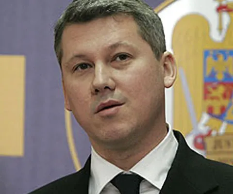 CSM susţine că Predoiu are o atitudine periculoasă şi îl acuză de neputinţa de a face reformă