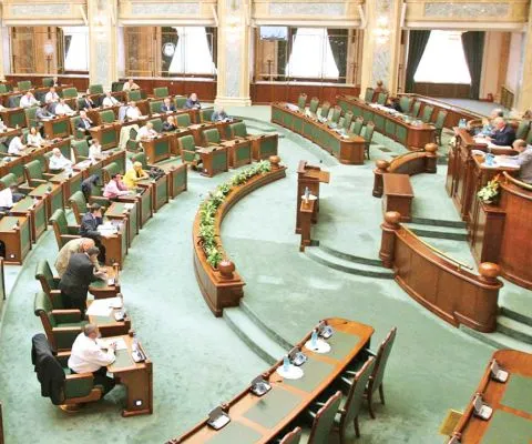 NewsIn: O ordonanţă de urgenţă a Guvernului Ciorbea a stat 12 ani în Parlament