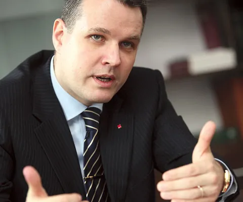 În aceeaşi zi în care a fost confirmată gripa porcină în România, Bazac a criticat Programul Stării de Sănătate derulat în 2007
