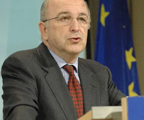 Uniunea Europeană începe să iasă din recesiune, spune Joaquin Almunia