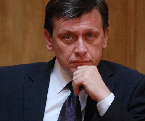 Crin Antonescu: România este o ţară care a făcut vedete din toate pipiţele