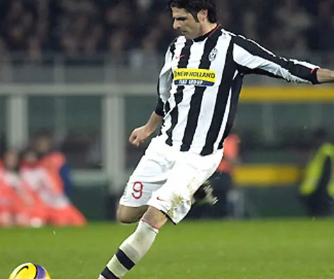 Italia - Vincenzo Iaquinta şi-a prelungit contractul cu Juventus până în 2013