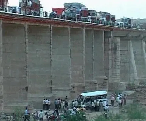 Cel puţin 26 de persoane au murit în urma unui accident rutier în India