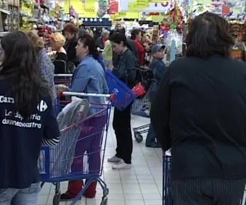 Românii sunt pe primul loc la scăderea vânzărilor de alimente