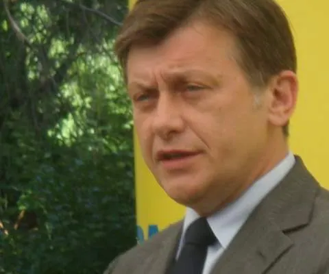 Crin Antonescu: Singura cale de a limita frauda electorală este participarea la vot