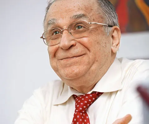Iliescu spune că PSD şi PD-L au păstrat ponderea de la parlamentare, UDMR a fost avantajat