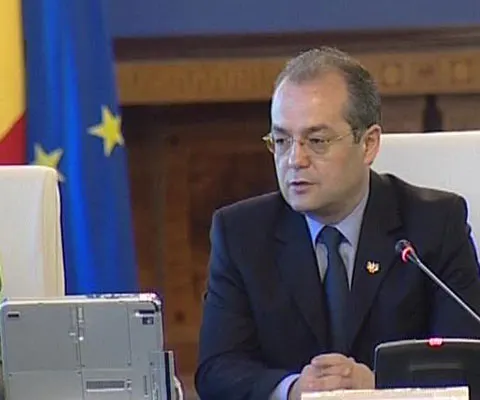 Guvernul a decis desfiinţarea sau comasarea a 102 taxe şi tarife parafiscale