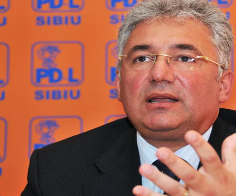 Adriean Videanu: Preşedintele a fost invitat de către premier la şedinţa de Guvern de duminică
