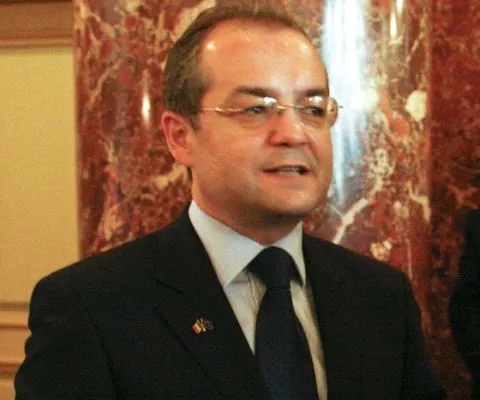 Boc spune că l-a anunţat pe Dan Nica de sosirea preşedintelui Băsescu la şedinţa de Guvern