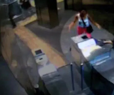 Ucis din greşeală. Un ziar italian a dat publicităţii imagini în care un român a căzut victima unei răfuieli între mafioţi