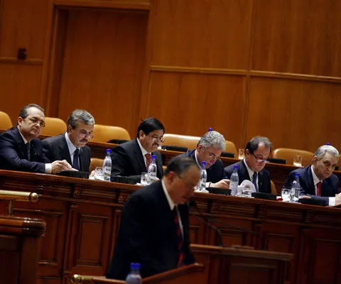 Război în Coaliţie: Blaga le arată uşa partenerilor de guvernare, Nica îl sfătuieşte să nu forţeze limita