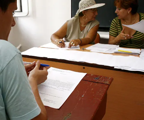 Profesorii care participă la Bacalaureat, plătiţi cu 50% mai puţin faţă de 2008