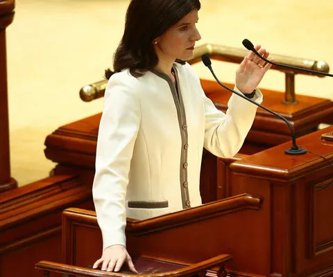 PNL, PSD şi UDMR vor să strângă semnături pentru începerea urmăririi penale a ministrului Monica Iacob Ridzi