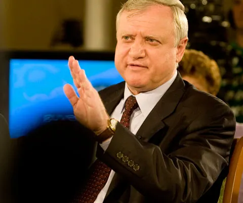 Guvernul şi-ar putea asuma răspunderea în toamnă pentru legea unică de salarizare a bugetarilor