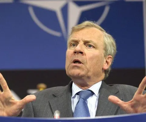 NATO şi Rusia au decis să îşi reia cooperarea militară şi politică, anunţă Scheffer