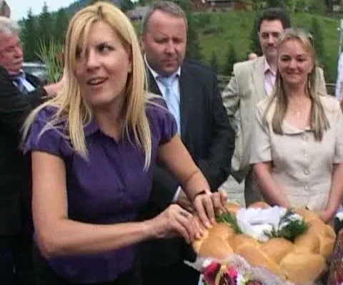 Elena Udrea, ministrul Turismului, vrea să îşi petreacă concediul în Maramureş