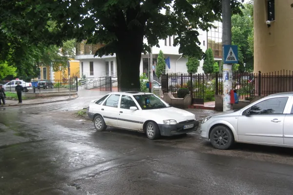 Parcări pe trecerea de pietoni