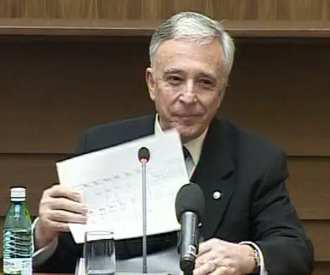 Isărescu: Creşterea TVA ar putea duce la un şoc inflaţionist