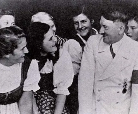 Hitler era romantic în urma injecţiilor cu hormoni din testiculele taurilor