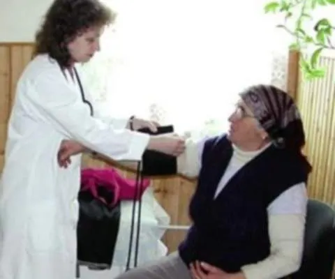 Contribuţia personală pentru tichetele de sănătate va fi maximum 600 lei pe an