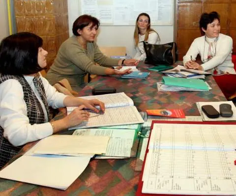 Profesorii au ameninţat cu proteste dacă Executivul nu va mări salariile