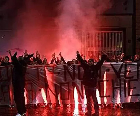 Italia - 300 de fani ai lui Milan au scandat împotriva conducerii la primul antrenament al verii