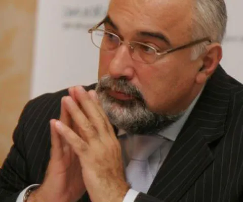 Vosganian: Solicitarea PDL împotriva lui Tăriceanu - intenţie de ascundere a problemelor guvernării