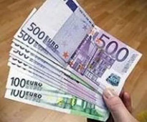 Italia reduce taxa bancară pentru transferurile de bani în alte ţări