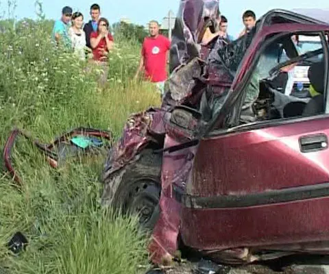 Şase oameni au murit şi alţi doi au fost răniţi într-un accident rutier petrecut în judeţul Timiş