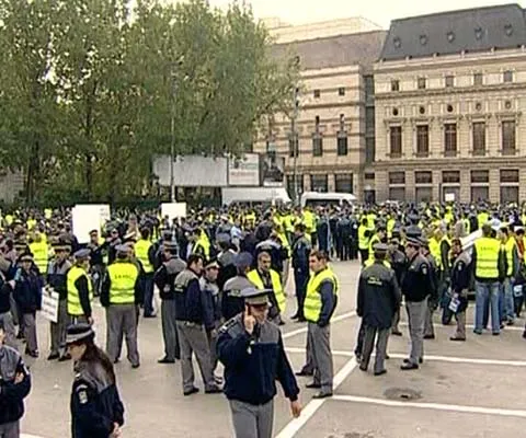Poliţiştii se pregătesc de proteste, nemulţumiţi de condiţiile de lucru