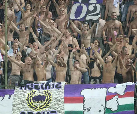 Patru suporteri ai lui Ujpest au avut accident pe Valea Oltului