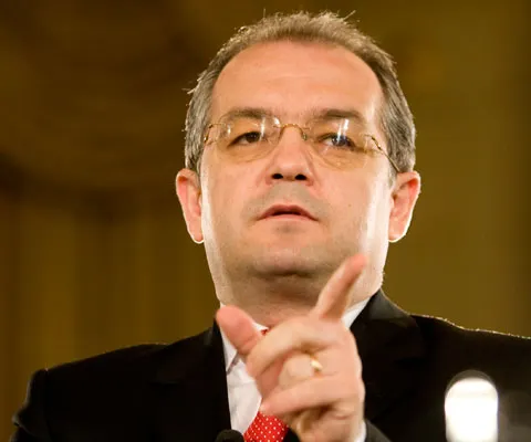 Boc: Vom discuta cu FMI şi CE majorarea plafonului garanţiilor guvernamentale pentru economie